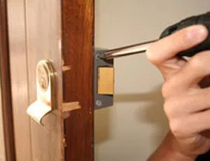 Locksmith Store Rockville, MD 301-944-5991 - change-locks-service